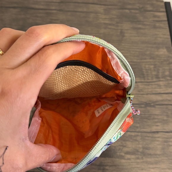 Natural Life 8-in-1 Pocket Crossbody - Taupe Watercolor Patchwork - Picture 6 of 6